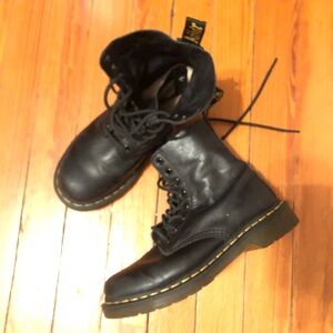 Dr.Martens The Original Black PASCAL Soft Leather Boots Black eyelets Size 7